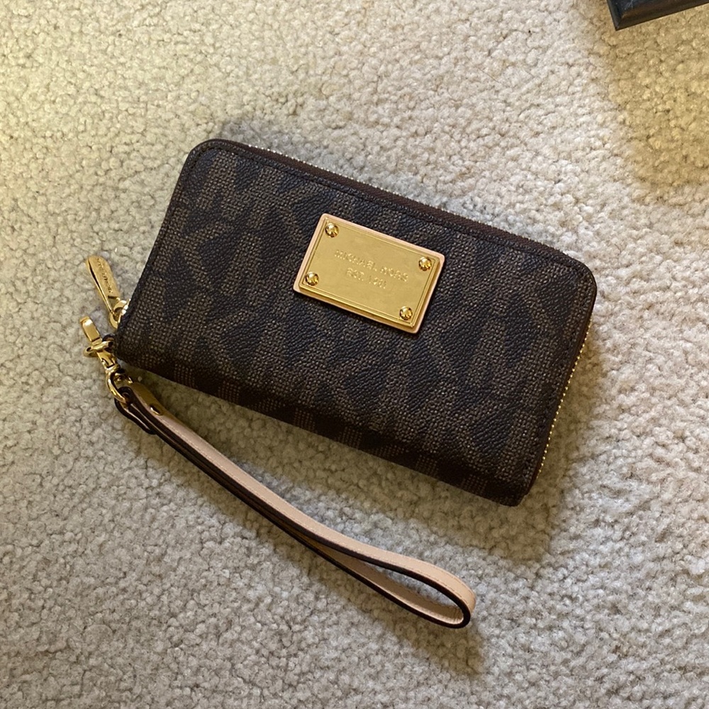 Michael Kors Wristlet